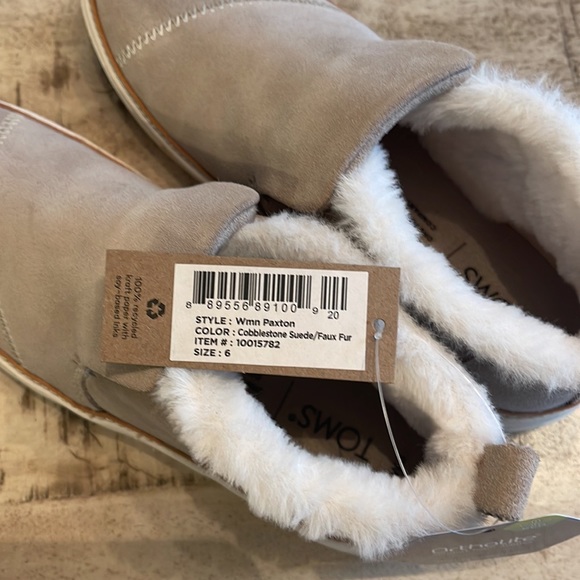 NWT- TOMS Paxton bootie/shoe. Size 6 - Picture 3 of 4